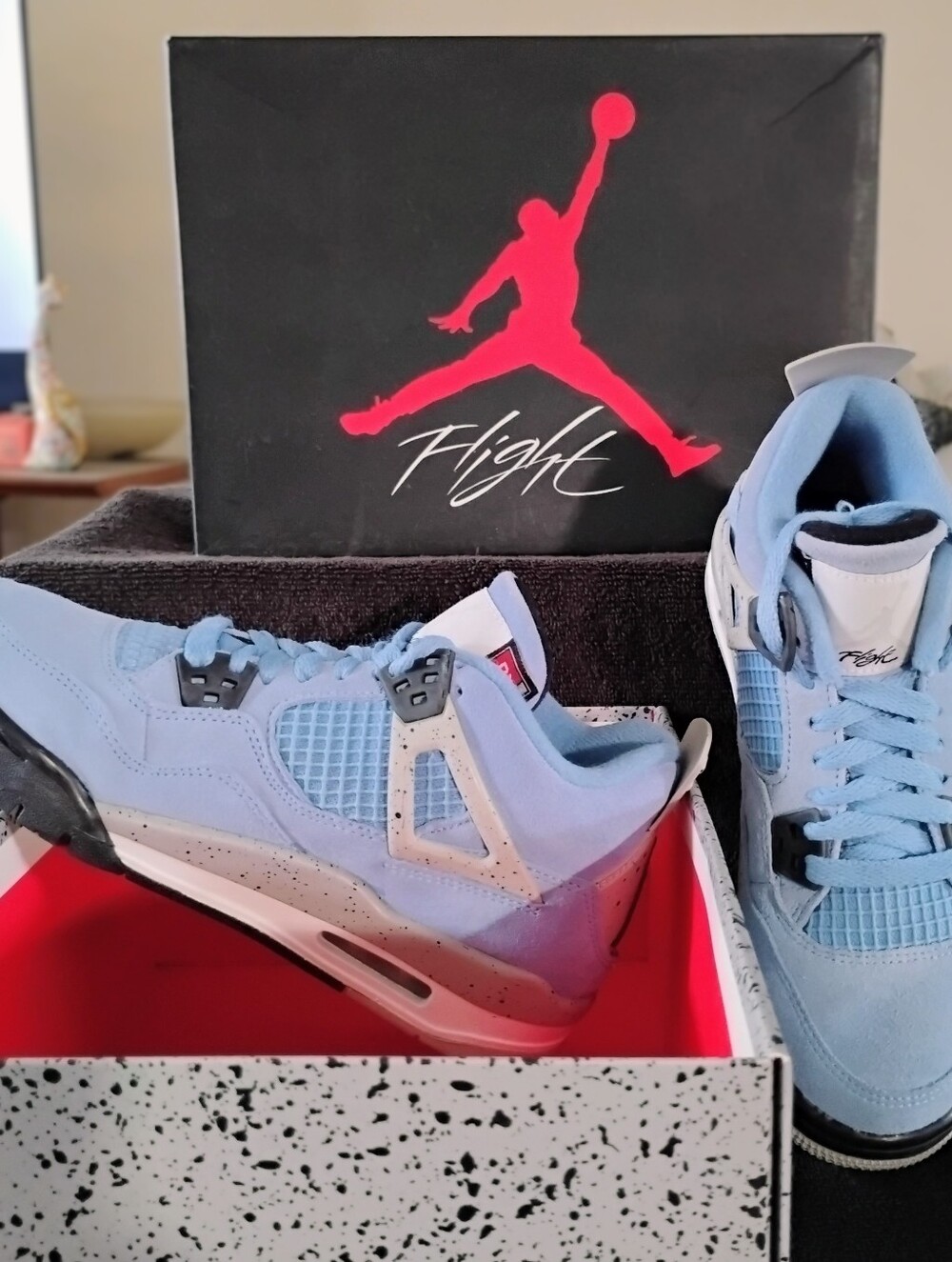 Air Jordan 4 Retro GS University Blue 4.5 Youth/6 women's